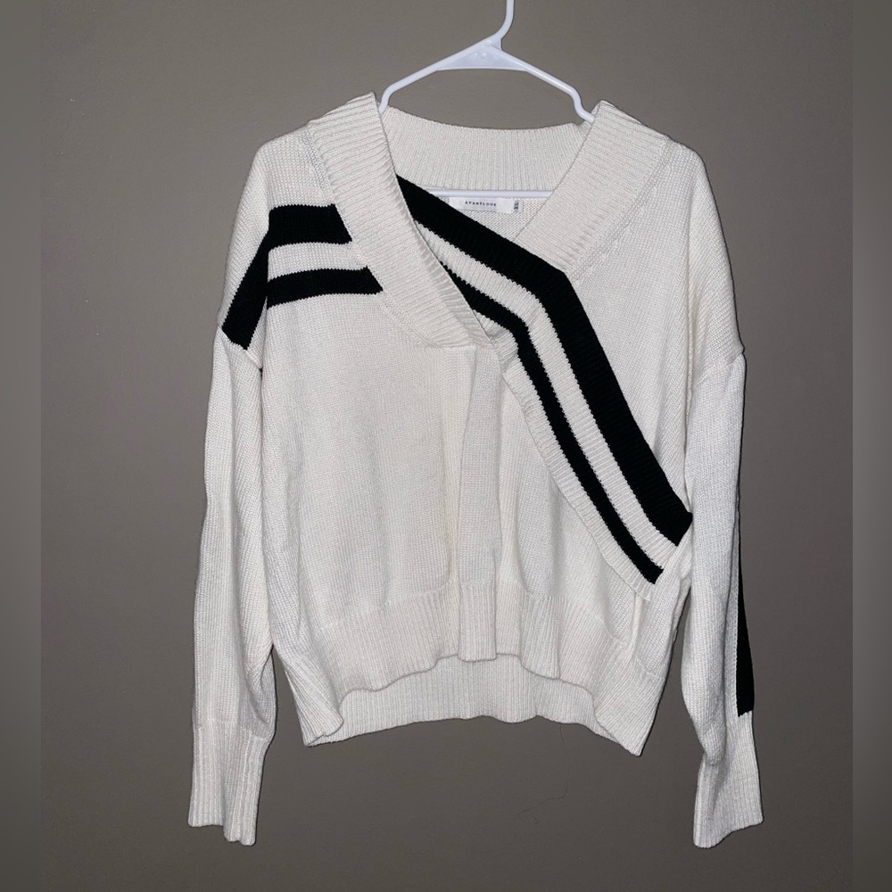 Unique sweater size XS